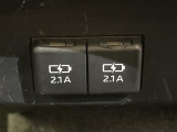 【USB端子】USB接続もついていますので携帯などの電子機器の充電にも使えて便利です♪