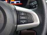 ステアリングスイッチ付き。前方から目を離すことなく操作することが可能です。