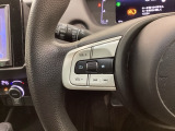 ステアリングにオーディオ操作スイッチが付いています。オーディオ画面に直接タッチしなくても操作が出来ますので、運転に集中できます。
