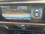 【パノラミックビューモニター】専用のカメラにより、上から見下ろしたような視点で360度クルマの周囲を確認することができます☆死角部分も確認しやすく、狭い場所での切り返しや駐車もスムーズに行えます。