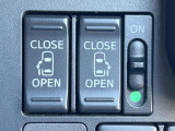 【両側パワースライドドア】スマートキーや運転席のスイッチで後席両側スライドドアの開閉が可能♪電動だから力を入れてドアを開ける必要が無く、小さなお子様でも簡単に開け閉めでき快適です♪