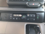 オートエアコン装着車で車内はいつも快適です!