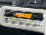 【オートエアコン】一度お好みの温度に設定すれば、車内の温度を検知し風量や温度を自動で調整。暑い&hellip;寒い&hellip;と何度もスイッチ操作をする必要はありません。快適な車内空間には必須の機能ですね♪