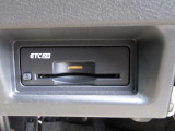 ETC2.0(ビルトインタイプ)搭載。ETC2.0は、お得な料金サービスと運転支援サービス。高速道路から道の駅への一時退出サービスなどなどETC2.0ならではの特典を受けることができます。交通情報もリアルタイムに受信。