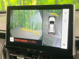 【パノラミックビューモニター】専用のカメラにより、上から見下ろしたような視点で360度クルマの周囲を確認することができます☆死角部分も確認しやすく、狭い場所での切り返しや駐車もスムーズに行えます。