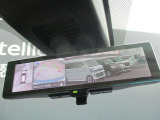 スマートルーミラー装備車両後方のカメラ映像をミラ-面に映し出すので、車内の状況や、天候などに影響されにくく、よりクリアな後方視界が得られます。