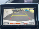 【バックカメラ】駐車時に後方がリアルタイム映像で確認できます。大型商業施設や立体駐車場での駐車時や、夜間のバック時に大活躍!運転スキルに関わらず、今や必須となった装備のひとつです!