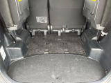 積み下ろしのしやすいデッキにはたっぷりと荷物を積み込んでいただけます。遊びから仕事まで、様々なシーンで頼れます♪
