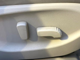 【パワーシート】スイッチ一つで簡単にシートの微調整が可能!電動だから力もいりません!快適なシートポジションにセットして、快適なドライブをお楽しみください。