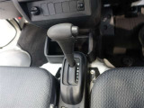 ストレート式のシフトレバーを採用しております♪なので、誰でも使いやすいですネ☆