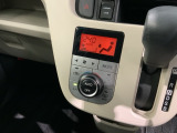 オートエアコンがついていますので、簡単操作で快適に過ごせます。希望の温度に自動調整してくれるのが便利です。