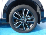 純正18インチアルミホイル装着車です.