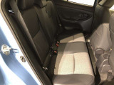 【後部座席】も当然、綺麗・清潔に仕上げております。内装の綺麗なお車は気持ちが良いですし、コンディションのいい車が多いです。これもオススメの1台です。