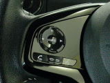 ハンドルにオーディオの操作スイッチが装備されています!視線を前方から外さずハンドルから手を離さずに操作できるのでとっても安全ですね♪