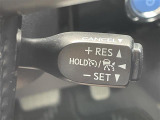 【レーダークルーズコントロール】アクセルを踏まなくても、設定した速度で走行できます!先行車との車間距離を適切に維持する追従走行の機能も有しています。機能には限界があるためご注意ください。
