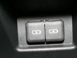 充電用USB端子付き。スマートフォンなどの充電に便利です。