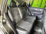 後部座席も気になるようなキズ・汚れやへたり等、大きなダメージはなく、良好な状態です。