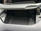 運転席アッパーボックス★USB電源ソケットが中にございます♪