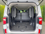 普段のお買い物や通勤、送迎等に十分な荷室スペースを確保しております。セカンドシートを倒すと、大きな荷物の積載も可能です♪