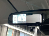 バックモニターで、後方を確認しながら安心して駐車することができます。※カメラが映し出す範囲は限られています。必ず車両周辺の安全を直接確認してください。