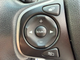 ステアリングから手を離さず操作できるオーディオスイッチを装備しています。