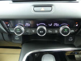 左右独立温度コントロール式フルオートエアコン+シートヒーター。USBジャック、充電用USBも装備されています