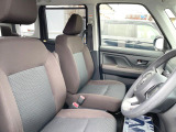 運転席シート廻りは使用感も少なく、良好な状態となっています。前オーナー様が丁寧に使っていたことがよくわかりますね。