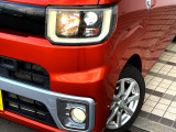 【LEDヘッドライト】悪天候や夜間走行時も良好な視界を確保し安心して運転できる高輝度LEDヘッドライトを装備!点灯速度が早く、消費電力も抑えられています。