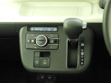 オートエアコンを装備しておりますので、四季を通じて車内を快適な温度に保つことが出来ます!高級感が有りますね!