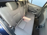 後部座席も気になるようなキズ・汚れやへたり等、大きなダメージはなく、良好な状態です。