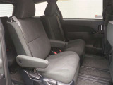 後部座席も広々しているため乗車時も快適です。またスムーズに乗り降りが可能です。