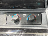 【シートベンチレーション】夏場は涼しい風でお尻や背中の熱やムレを防ぎ、冬はエアコンよりも早く温まってポカポカに!季節を問わず快適に過ごせます。