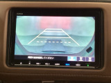 バックでの車庫入れも安心です! リアカメラが付いているバックモニター付のナビを装備しております。操作線もついており距離感も画面から確認できます。