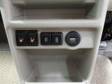 運転席・助手席は共にシートヒーター付なので、寒い日の朝の通勤も快適です♪