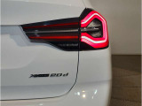 大型のL字型のリアランプもLEDライトを採用。洗練されたデザインにより、シャープなLEDランプの点灯します。後ろからの見た目にもこだわっております。
