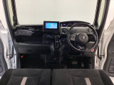【前方視界】開放的な前方視界!運転がしやすく疲れにくいです♪窓が大きく、見通しがとっても良いおクルマですよ♪