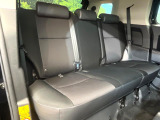 後部座席も気になるようなキズ・汚れやへたり等、大きなダメージはなく、良好な状態です。