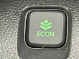 ワンタッチで省燃費走行をサポートするECONスイッチを装備。