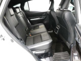 後部座席の足元スペースもしっかりありますね。