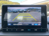バックモニター装備。画面にて後方の確認が行えるので、バック駐車や車庫入れの際には重宝します。車の運転に慣れない方でも安心のガイドライン表示機能付。