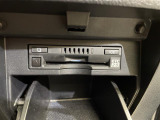 【ETC2.0(DSRC/ITSスポット)】ETCカードを挿入すれば料金所はノンストップで通過できます。ETC限定の割引や、高速道路の情報提供サービスを利用できます。