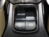 【電動パーキングブレーキ】・・・パーキングブレーキはスイッチ操作です。シフトレバーをPポジションに入れると自動で作動し、その他のシフトポジションにシフトすると解除されるオート機能付です。