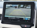 【バックカメラ】駐車が苦手な方でも安心してお乗りいただけます。リバース連動で画面が切り替わるのでとっても便利です。
