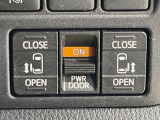 【両側パワースライドドア】スマートキーや運転席のスイッチで後席両側スライドドアの開閉が可能♪電動だから力を入れてドアを開ける必要が無く、小さなお子様でも簡単に開け閉めでき快適です♪