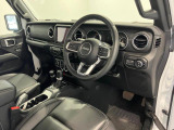 運転席周りです。