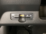 ハンドルの左下にETCがついています。高速道路の料金所の通過も楽々です。 カードの取り出しもしやすい場所についています。