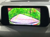 【バックカメラ】駐車時に後方がリアルタイム映像で確認できます。大型商業施設や立体駐車場での駐車時や、夜間のバック時に大活躍!運転スキルに関わらず、今や必須となった装備のひとつです!