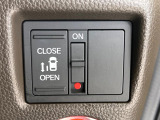 【パワースライドドア】スマートキーや運転席のスイッチでスライドドアの開閉が可能♪電動だから力を入れてドアを開ける必要が無く、小さいお子様でも、重い荷物を持っている時もラクに開け閉めできます♪