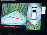 【パノラミックビューモニター】専用のカメラにより、上から見下ろしたような視点で360度クルマの周囲を確認することができます☆死角部分も確認しやすく、狭い場所での切り返しや駐車もスムーズに行えます。