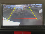 【バックカメラ】駐車時に後方がリアルタイム映像で確認できます。大型商業施設や立体駐車場での駐車時や、夜間のバック時に大活躍!運転スキルに関わらず、今や必須となった装備のひとつです!
